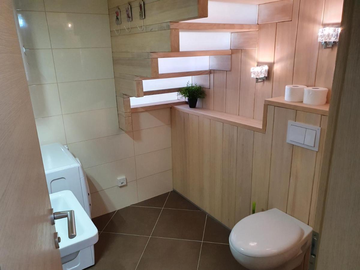 Apartment 21 *