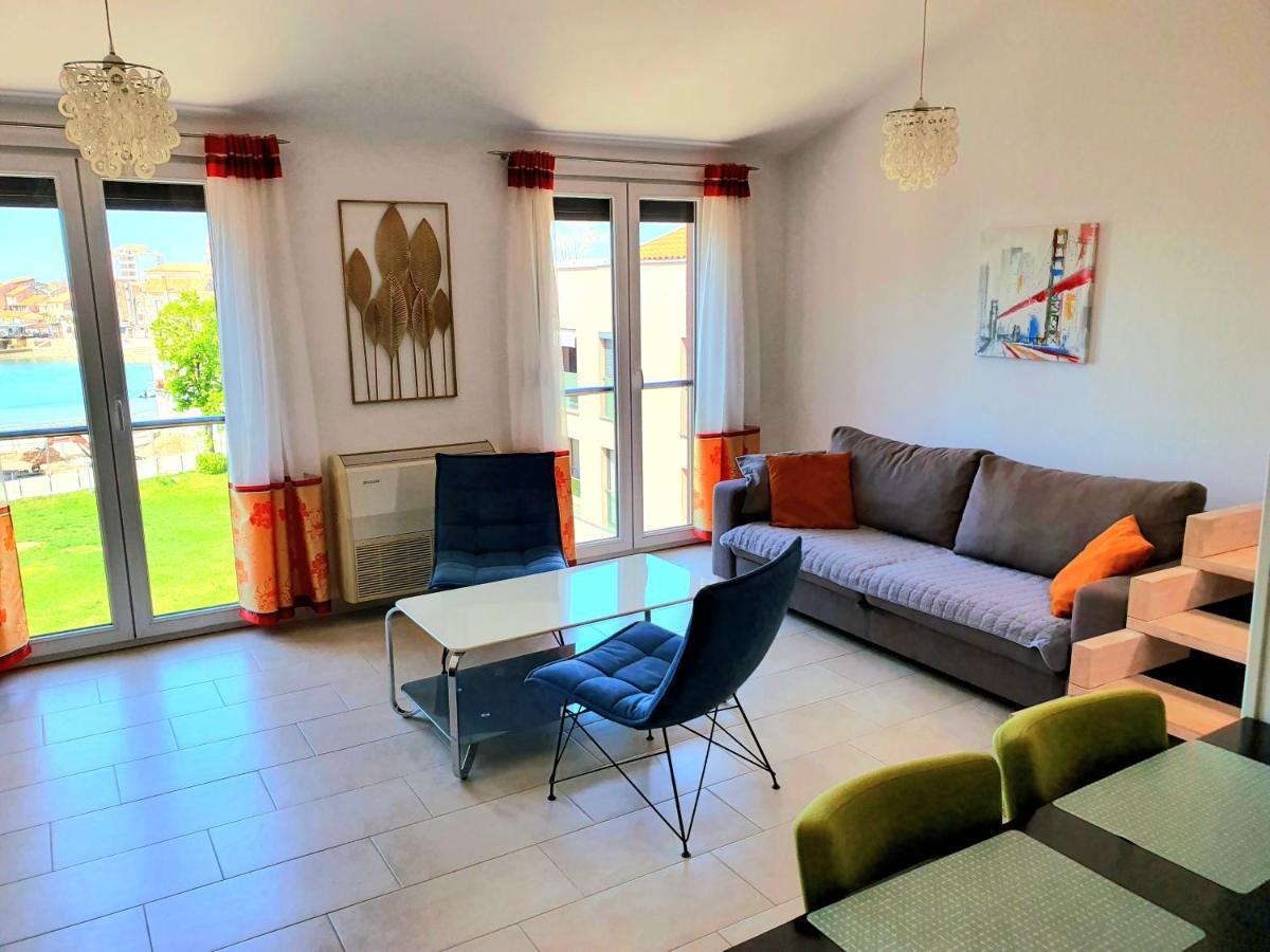 Apartment 21 *