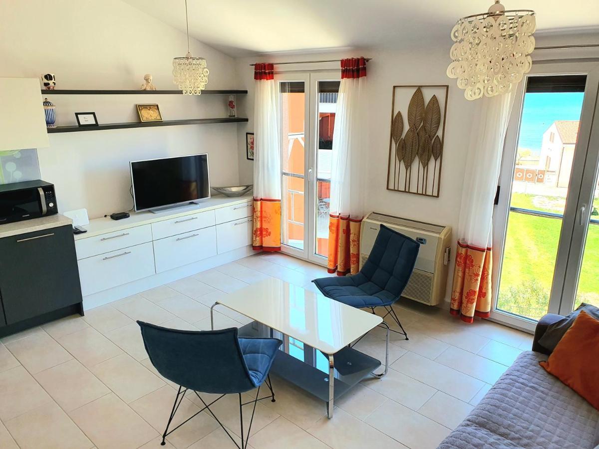 Apartment 21